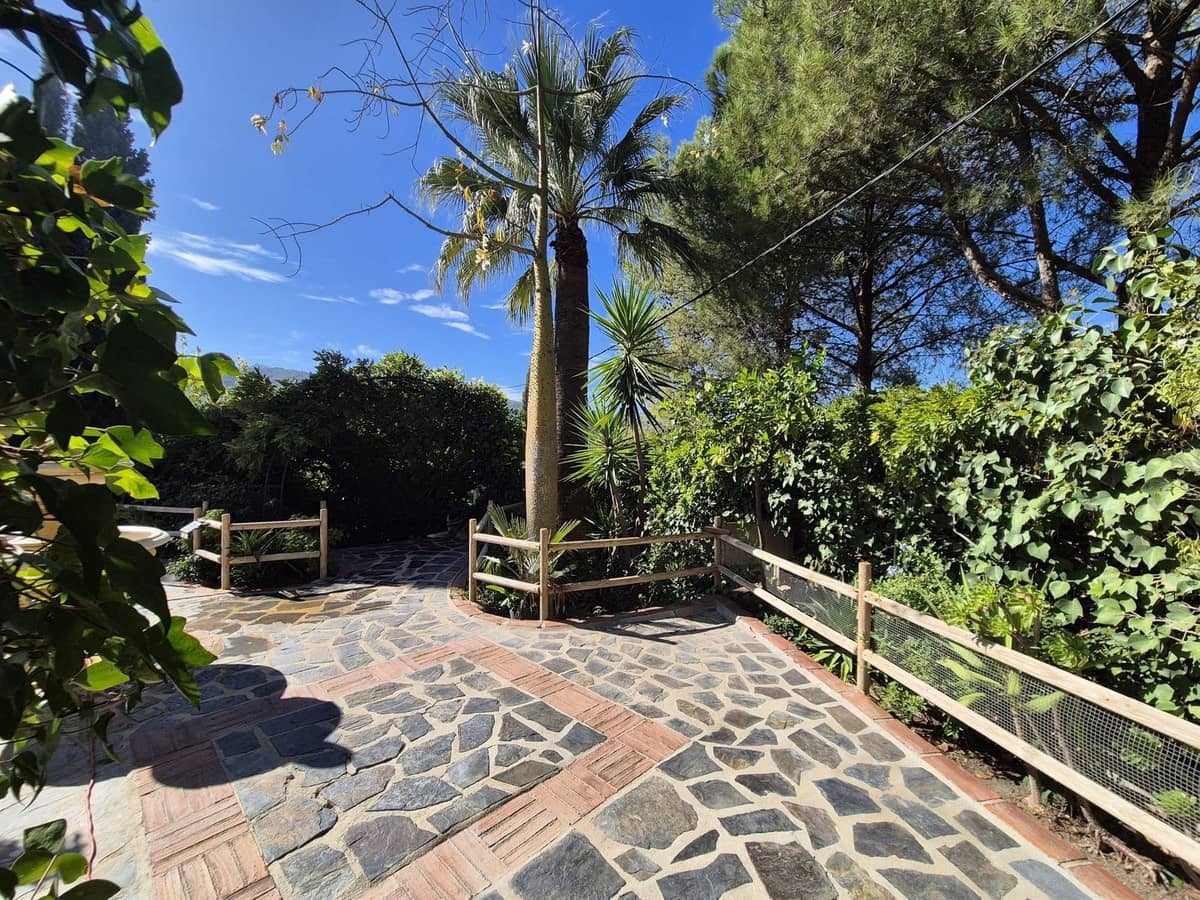 4 bedroom Villa for sale in Coin with pool garage - € 795,000 (Ref: 9383880)