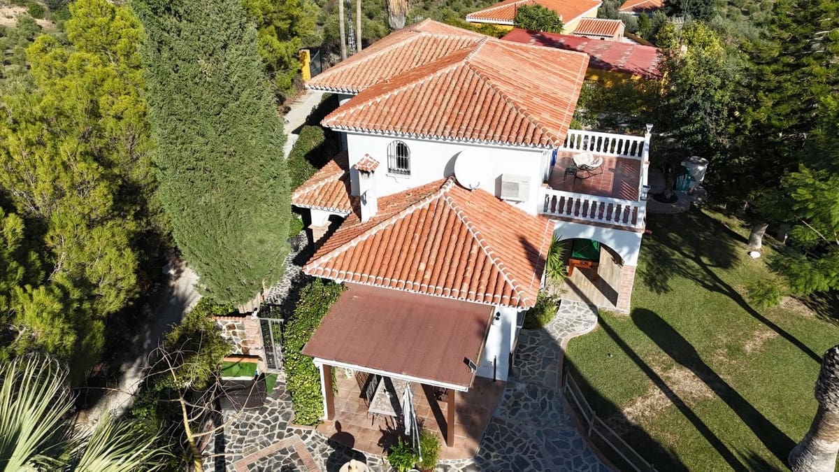 4 bedroom Villa for sale in Coin with pool garage - € 795,000 (Ref: 9383880)