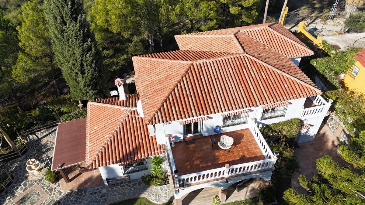 4 bedroom Villa for sale in Coin with pool garage - € 795,000 (Ref: 9383880)