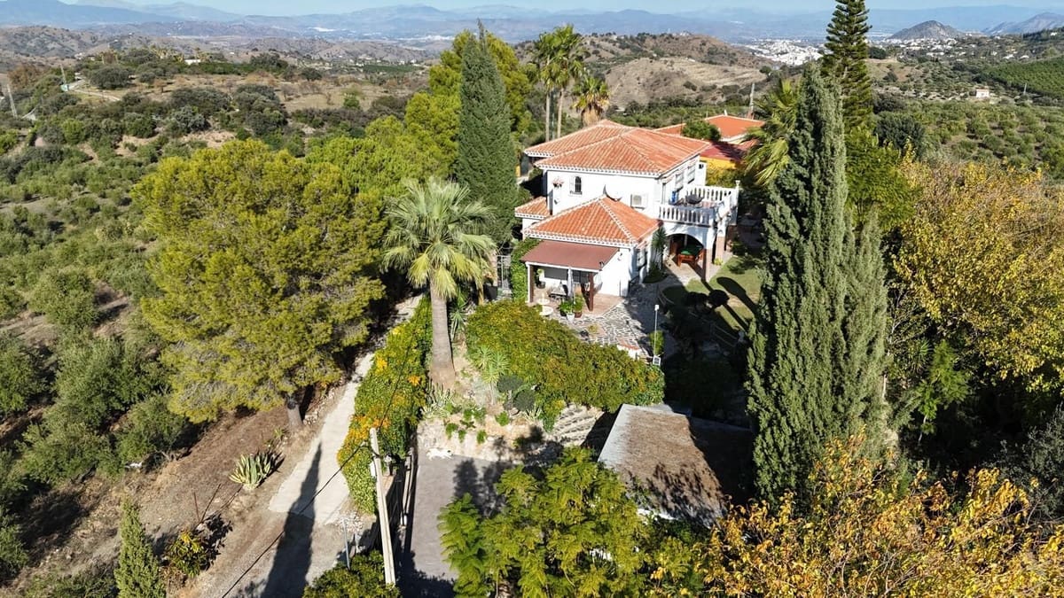 4 bedroom Villa for sale in Coin with pool garage - € 795,000 (Ref: 9383880)