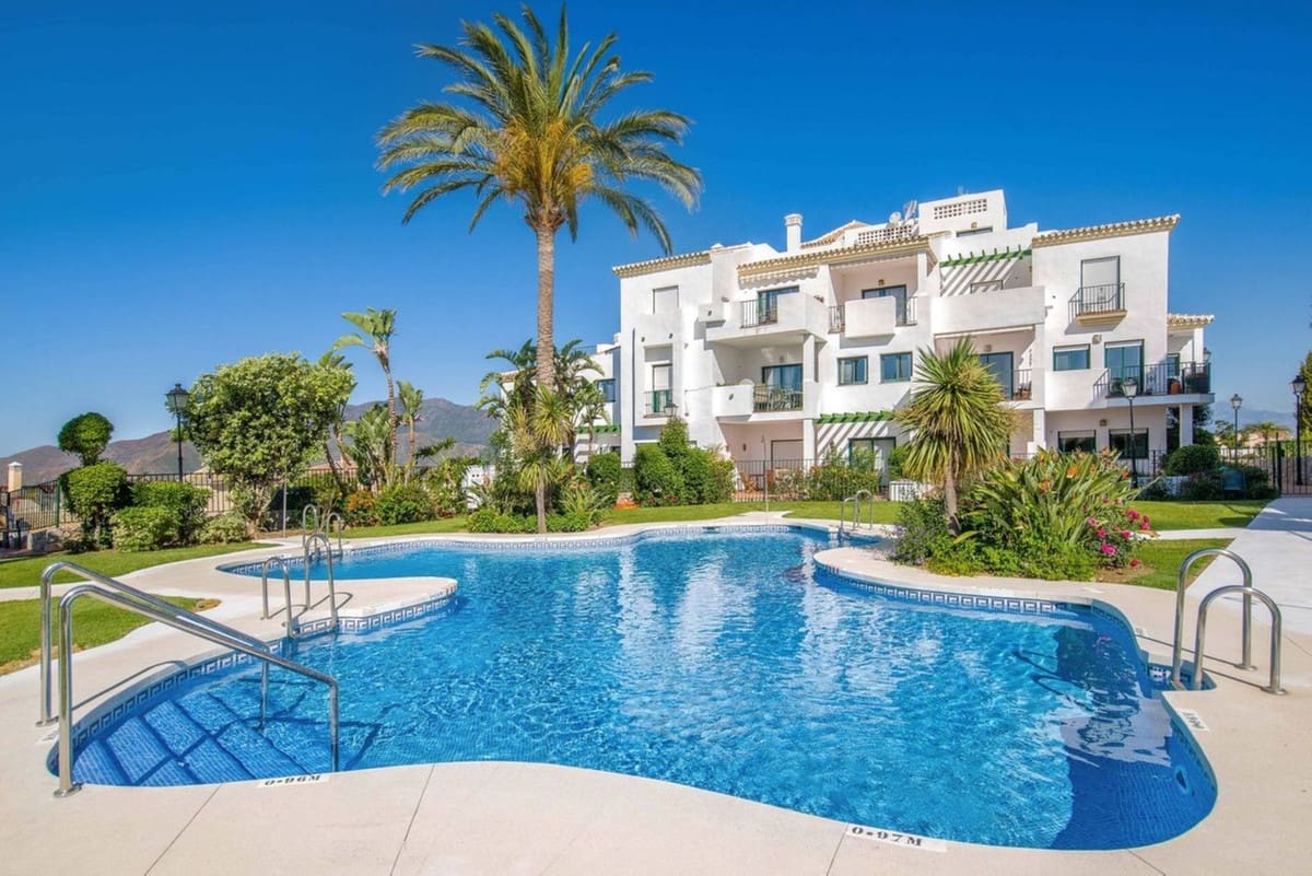 2 soveværelse Lejlighed til salg i Alhaurin Golf med swimmingpool garage - € 275.000 (Ref: 9403635)