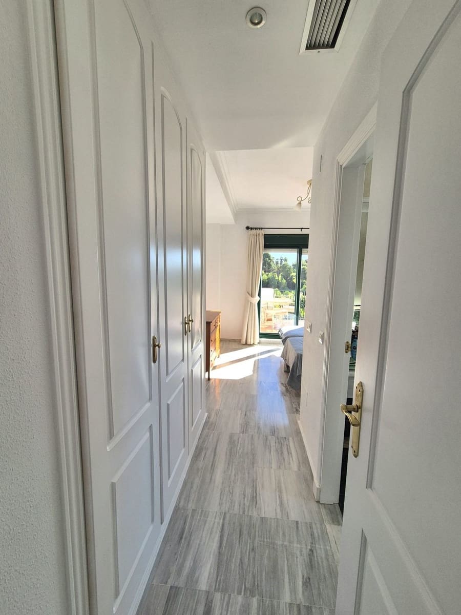 2 soveværelse Lejlighed til salg i Alhaurin Golf med swimmingpool garage - € 265.000 (Ref: 9409797)