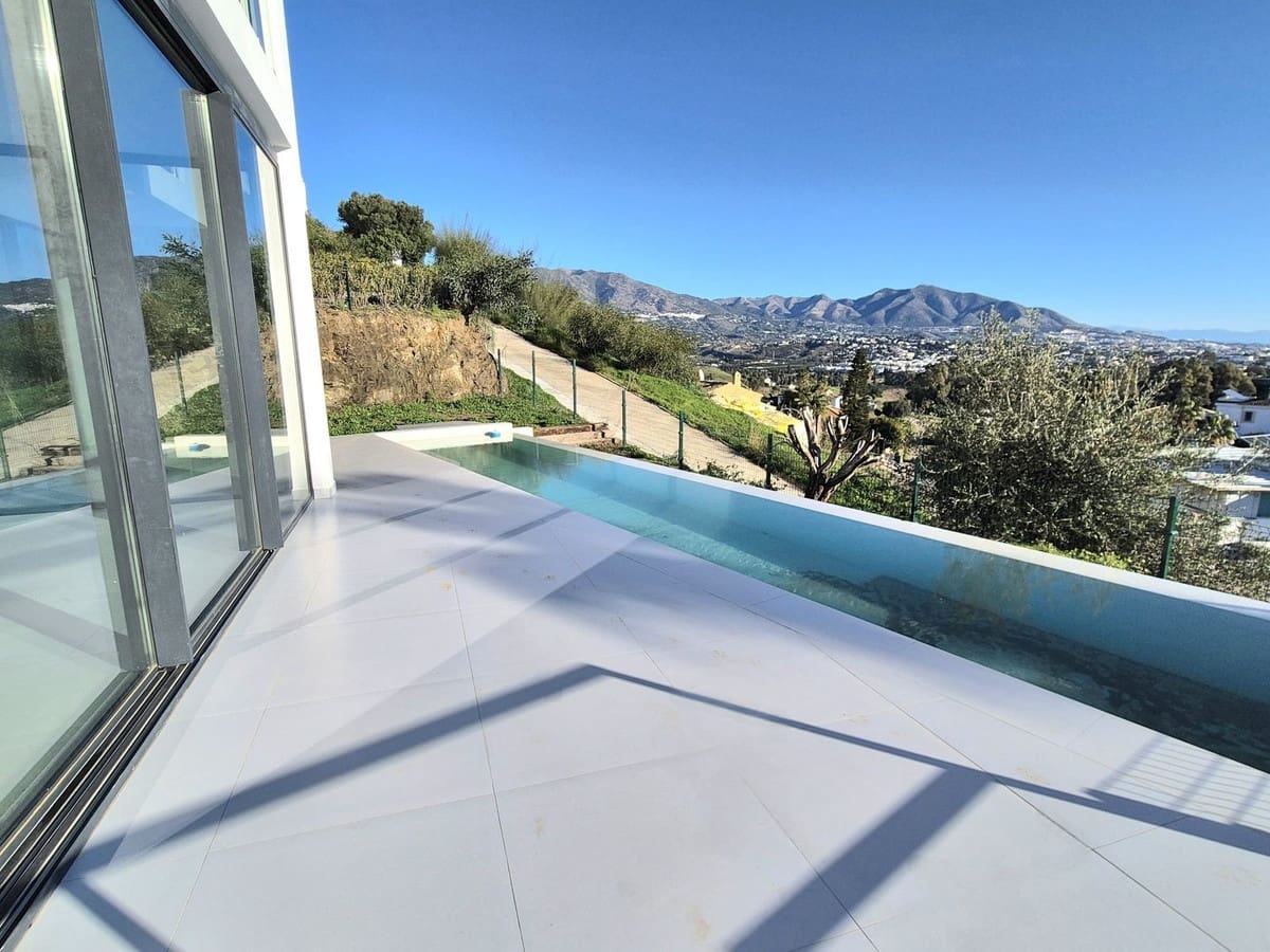 3 bedroom Villa for sale in Cerro del Aguila with pool garage - € 1,089,000 (Ref: 9525279)