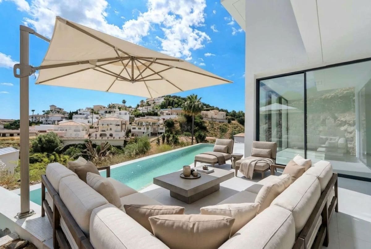 3 slaapkamer Villa te koop in Cerro del Aguila met zwembad garage - € 1.089.000 (Ref: 9525279)