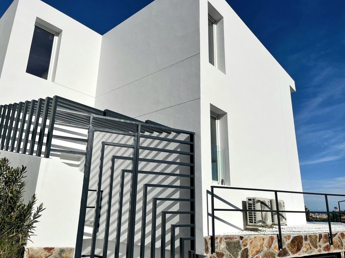 3 slaapkamer Villa te koop in Cerro del Aguila met zwembad garage - € 1.089.000 (Ref: 9525279)