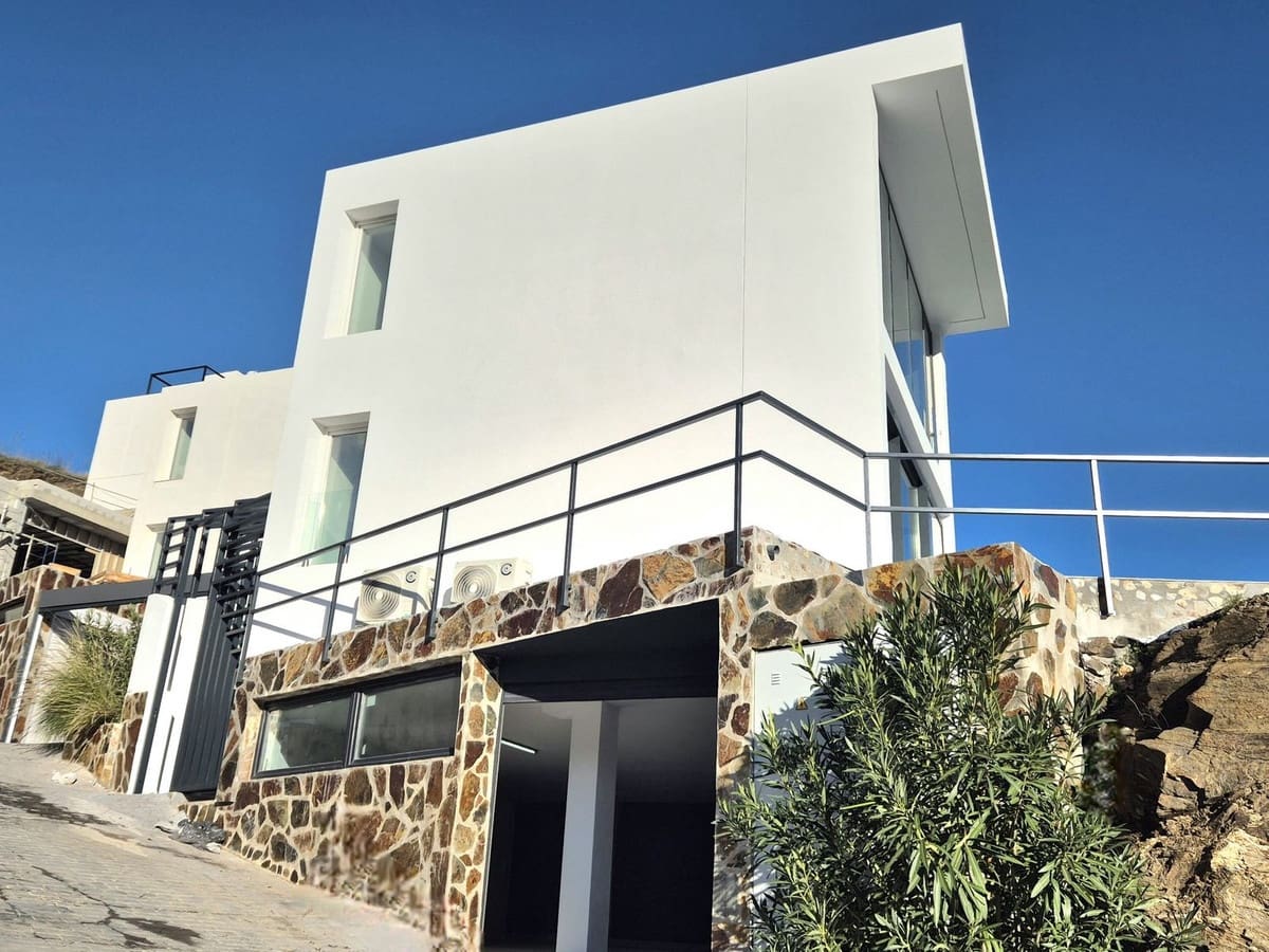 3 slaapkamer Villa te koop in Cerro del Aguila met zwembad garage - € 1.089.000 (Ref: 9525279)