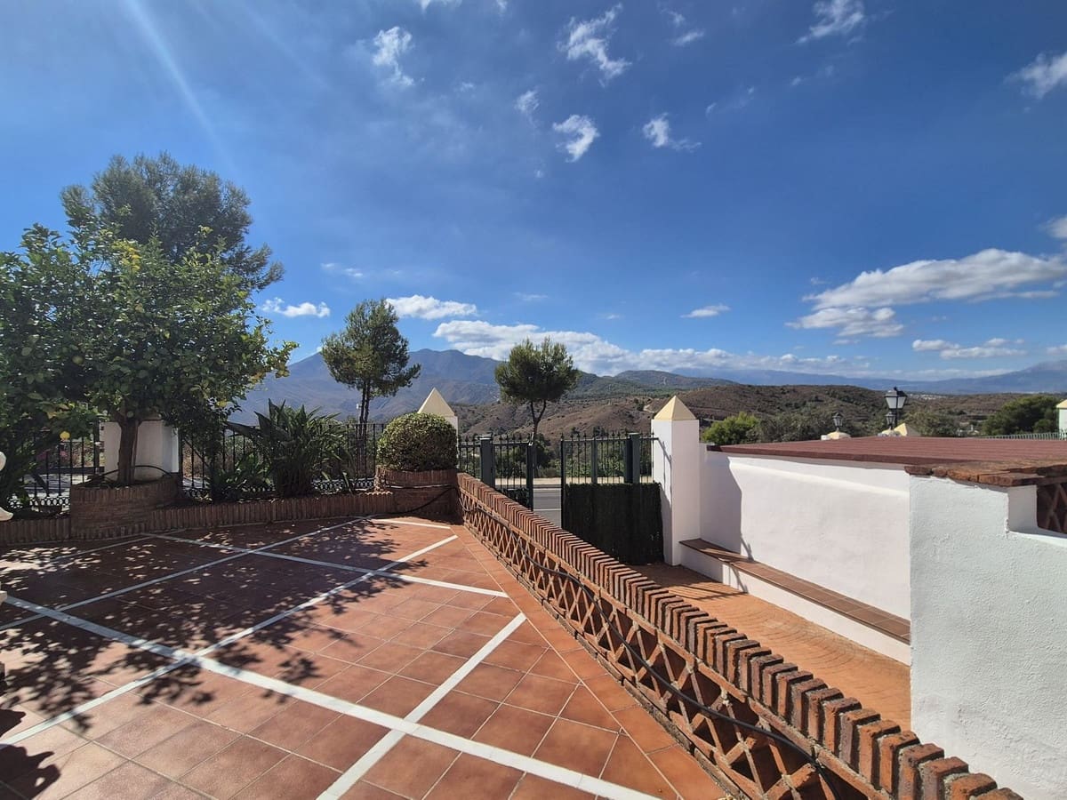 Pareado de 3 habitaciones en Alhaurín Golf en venta con garaje - 455.000 € (Ref: 9593137)