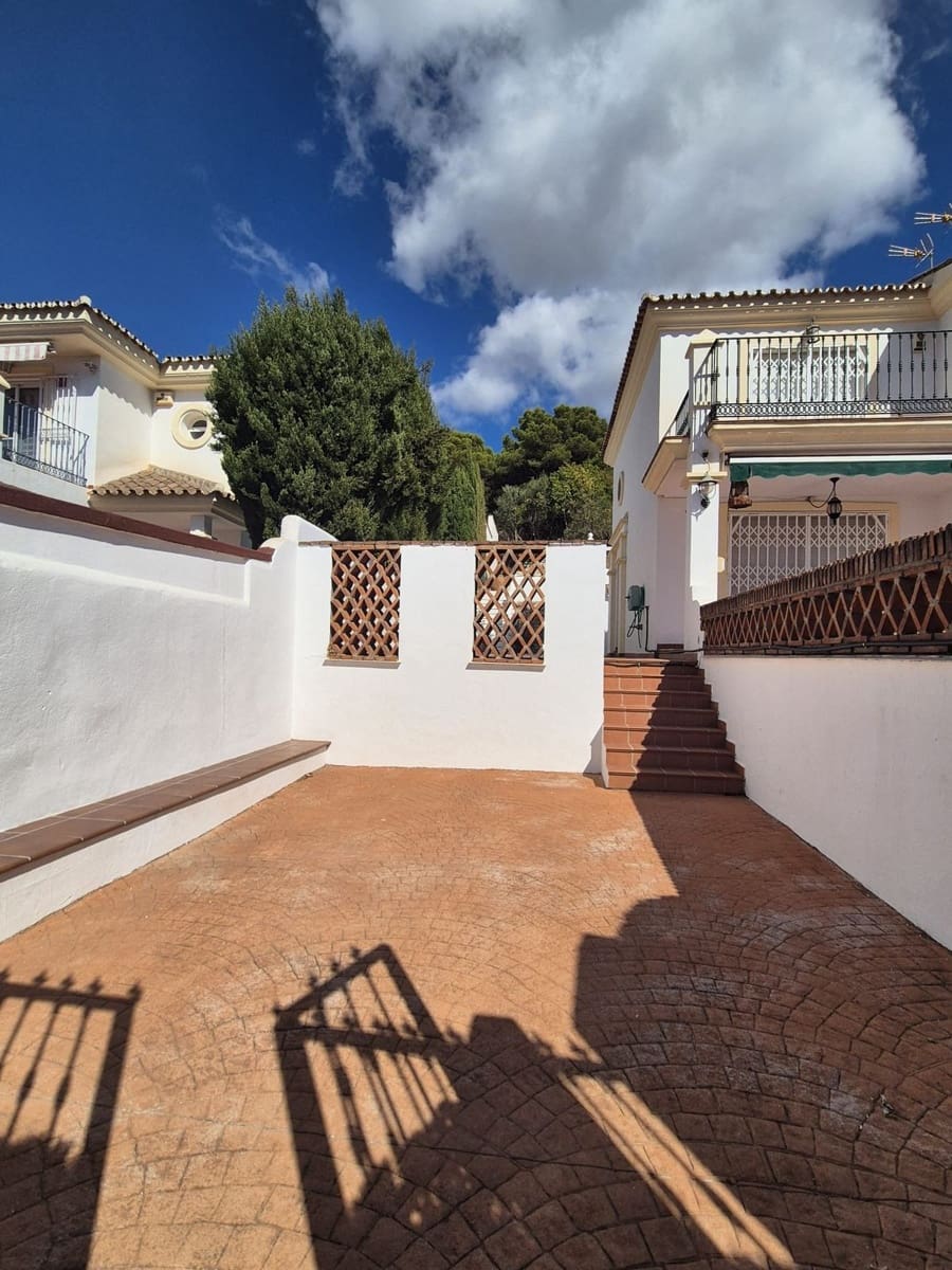 Pareado de 3 habitaciones en Alhaurín Golf en venta con garaje - 455.000 € (Ref: 9593137)