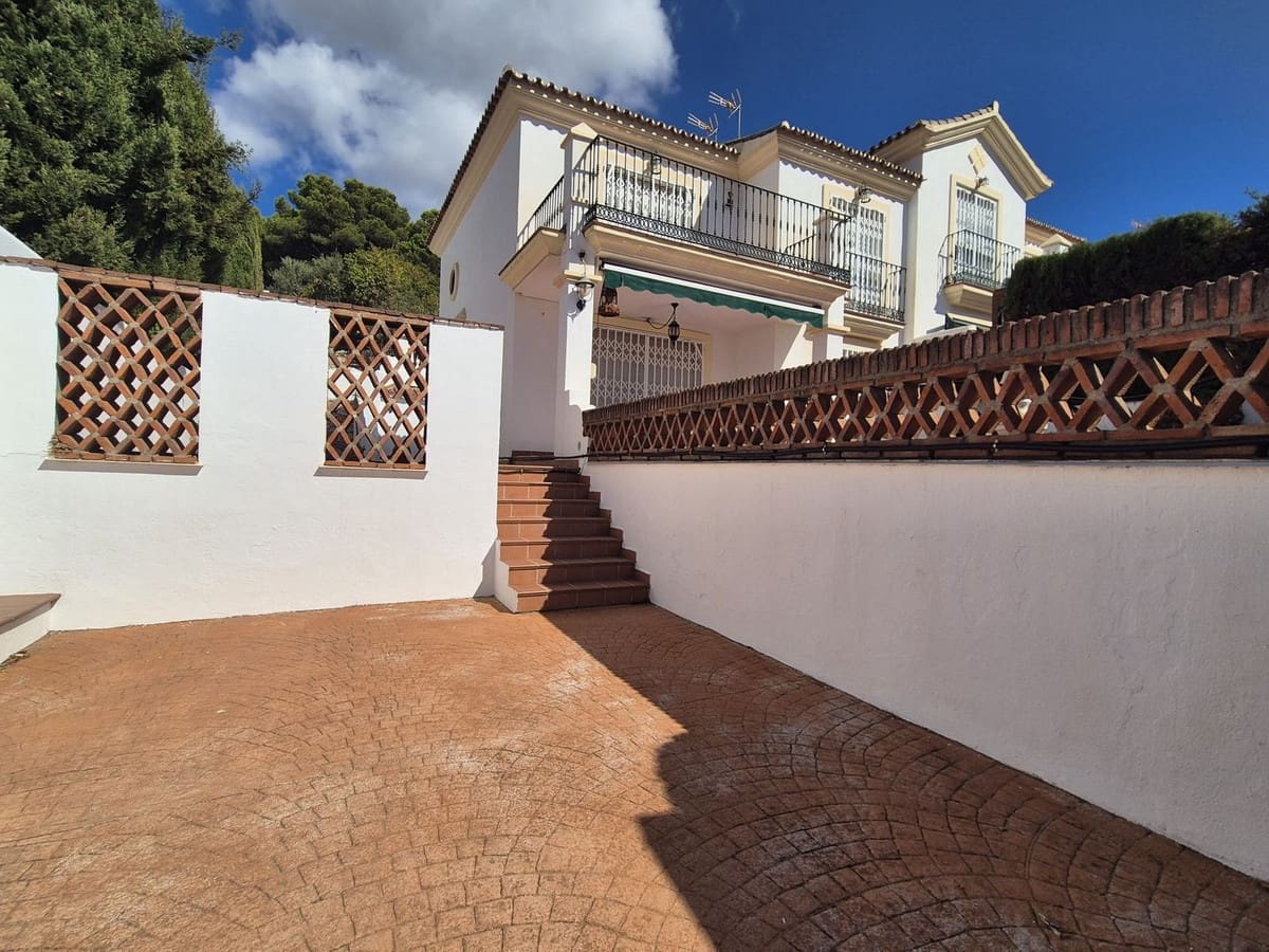 3 quarto Moradia Geminada para venda em Alhaurin Golf com garagem - 455 000 € (Ref: 9593137)