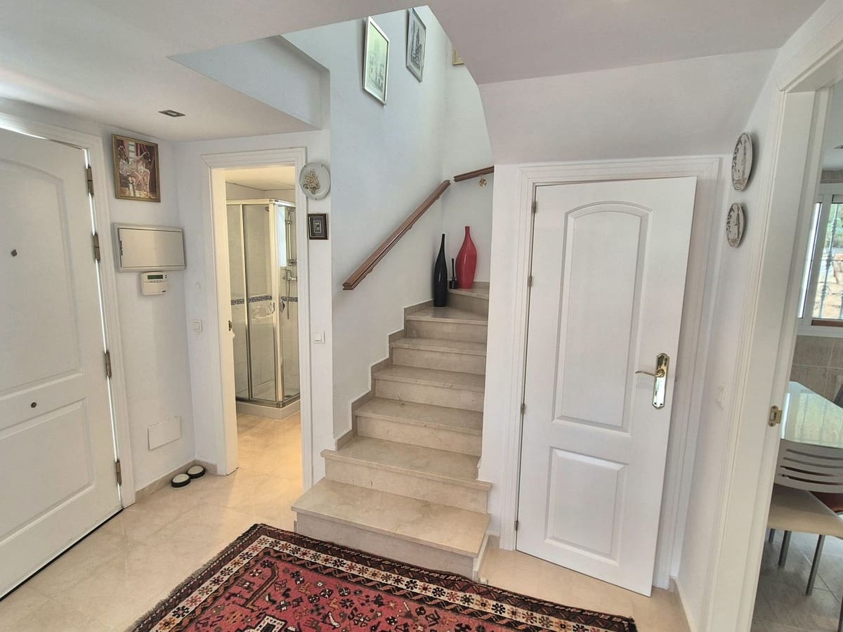 3 quarto Moradia Geminada para venda em Alhaurin Golf com garagem - 455 000 € (Ref: 9593137)