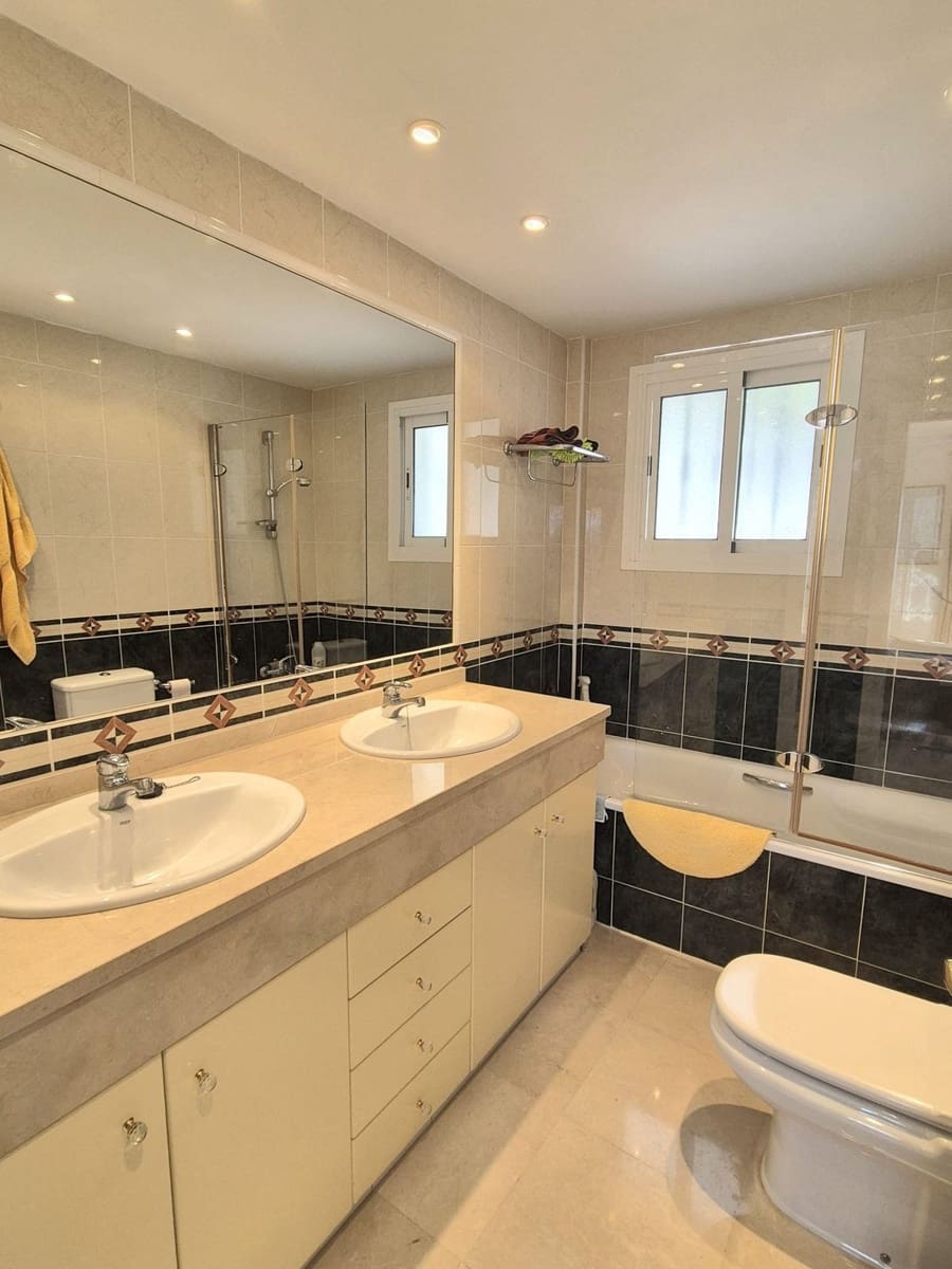 3 quarto Moradia Geminada para venda em Alhaurin Golf com garagem - 455 000 € (Ref: 9593137)