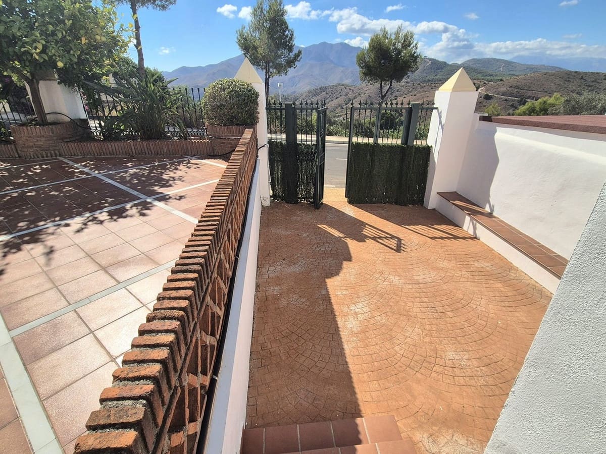 3 quarto Moradia Geminada para venda em Alhaurin Golf com garagem - 455 000 € (Ref: 9593137)