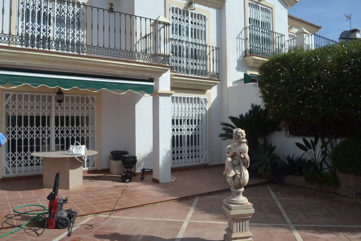 3 quarto Moradia Geminada para venda em Alhaurin Golf com garagem - 455 000 € (Ref: 9593137)