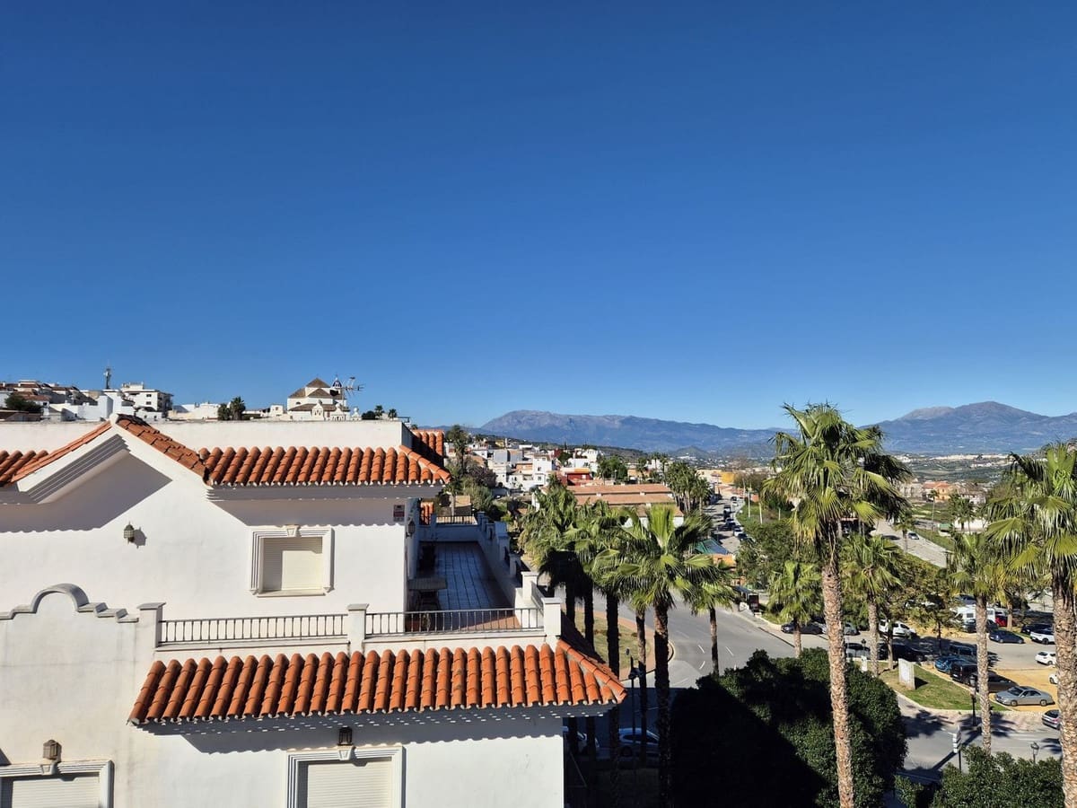 3 bedroom Penthouse for sale in Alhaurin el Grande with garage - € 297,000 (Ref: 9609959)