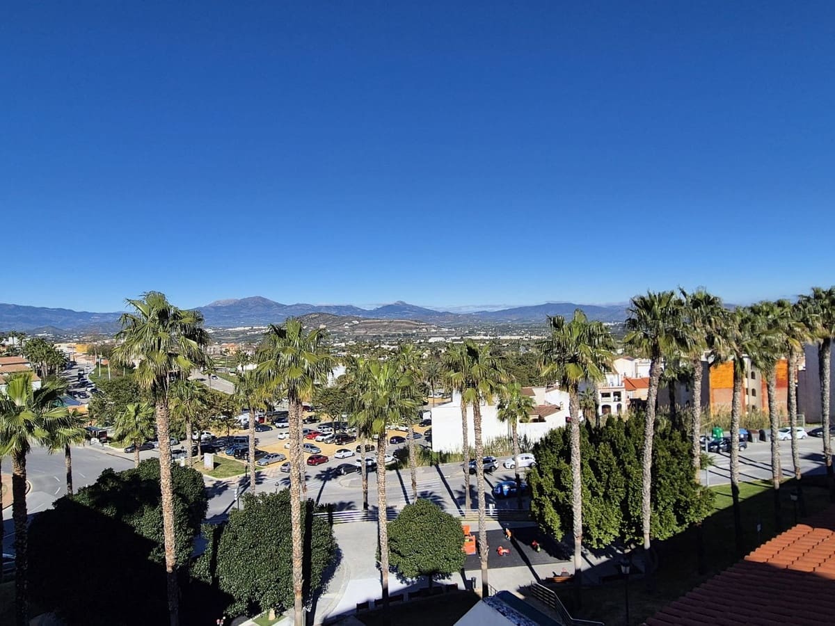 3 bedroom Penthouse for sale in Alhaurin el Grande with garage - € 297,000 (Ref: 9609959)