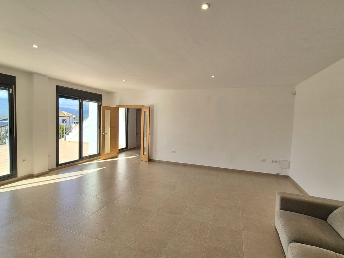 Chalet de 3 habitaciones en Coín en venta con piscina garaje - 475.000 € (Ref: 9656768)