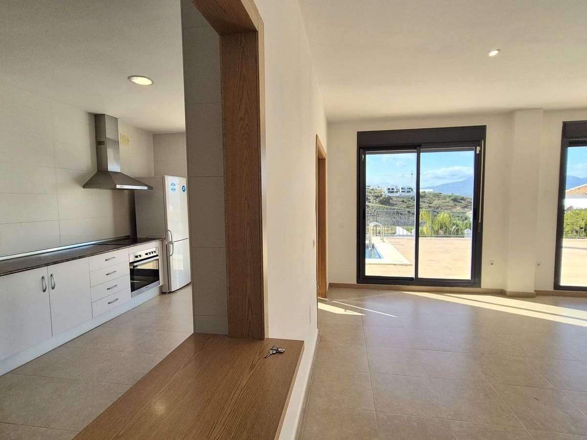 Chalet de 3 habitaciones en Coín en venta con piscina garaje - 475.000 € (Ref: 9656768)