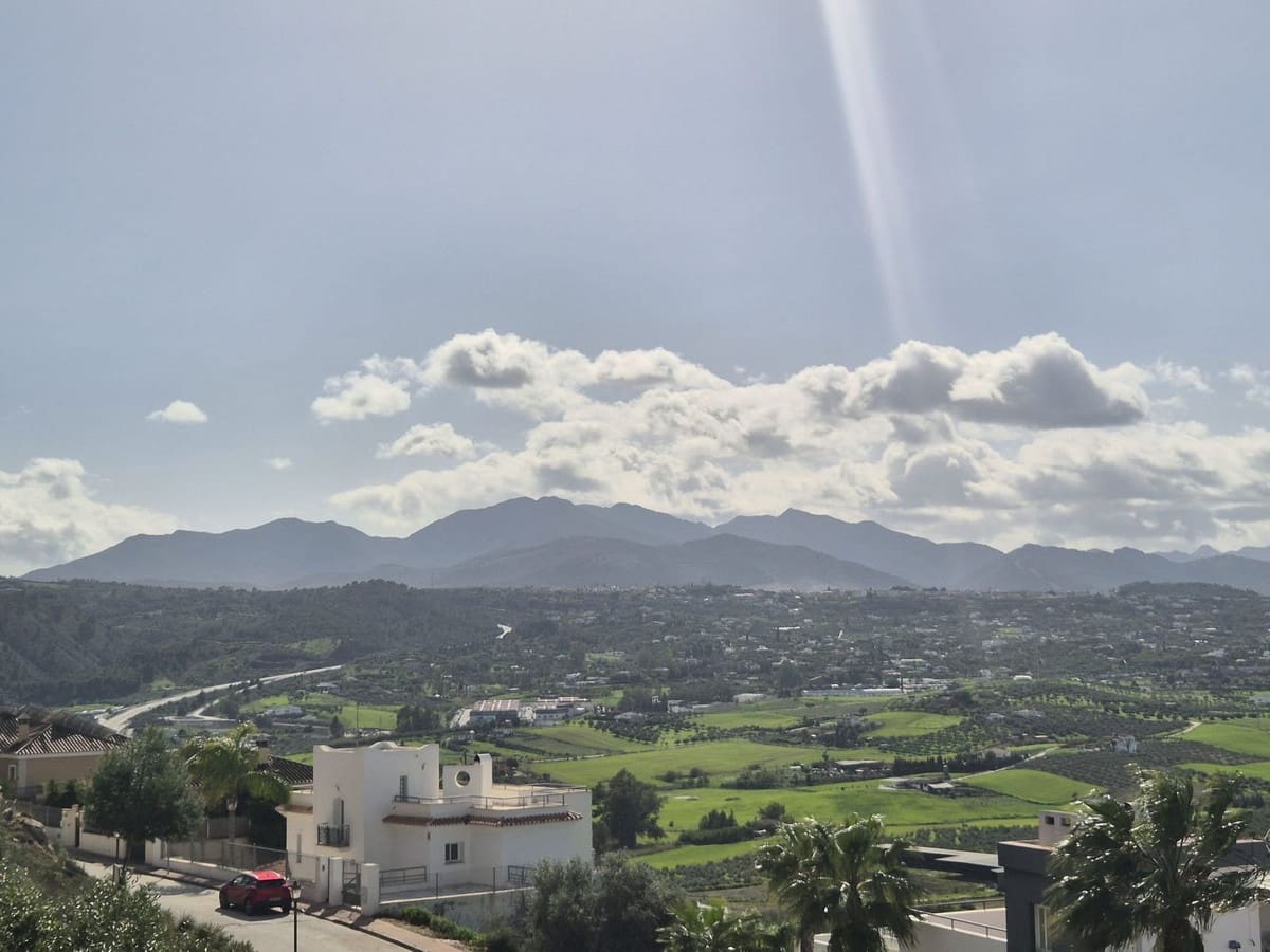 Chalet de 3 habitaciones en Coín en venta con piscina garaje - 475.000 € (Ref: 9656768)