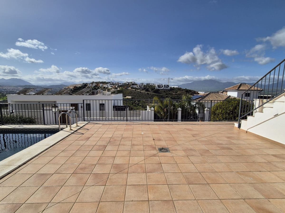 Chalet de 3 habitaciones en Coín en venta con piscina garaje - 475.000 € (Ref: 9656768)