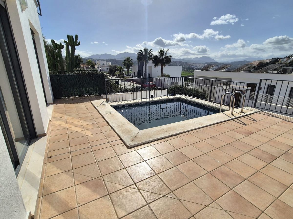 Chalet de 3 habitaciones en Coín en venta con piscina garaje - 475.000 € (Ref: 9656768)