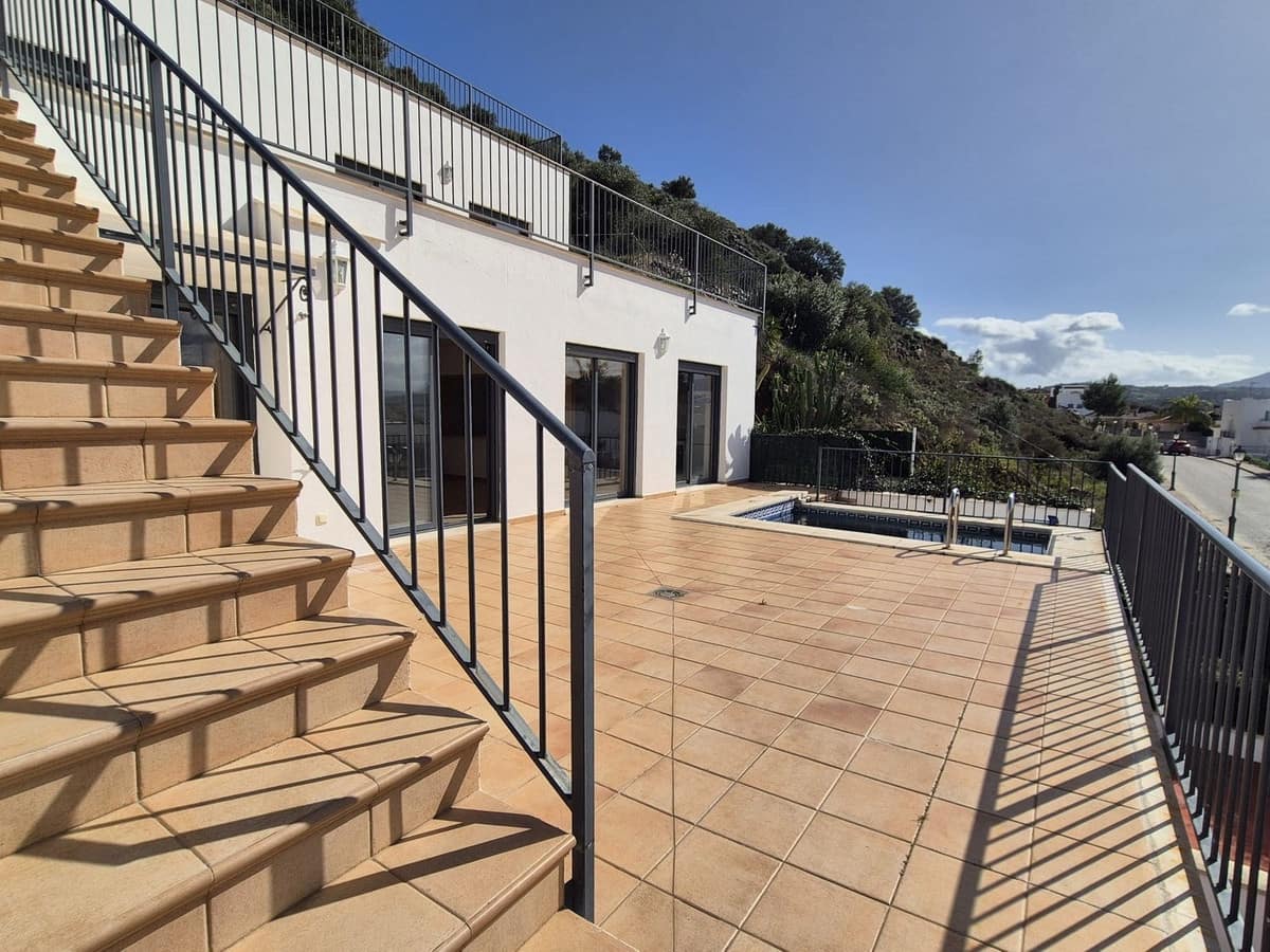 Chalet de 3 habitaciones en Coín en venta con piscina garaje - 475.000 € (Ref: 9656768)