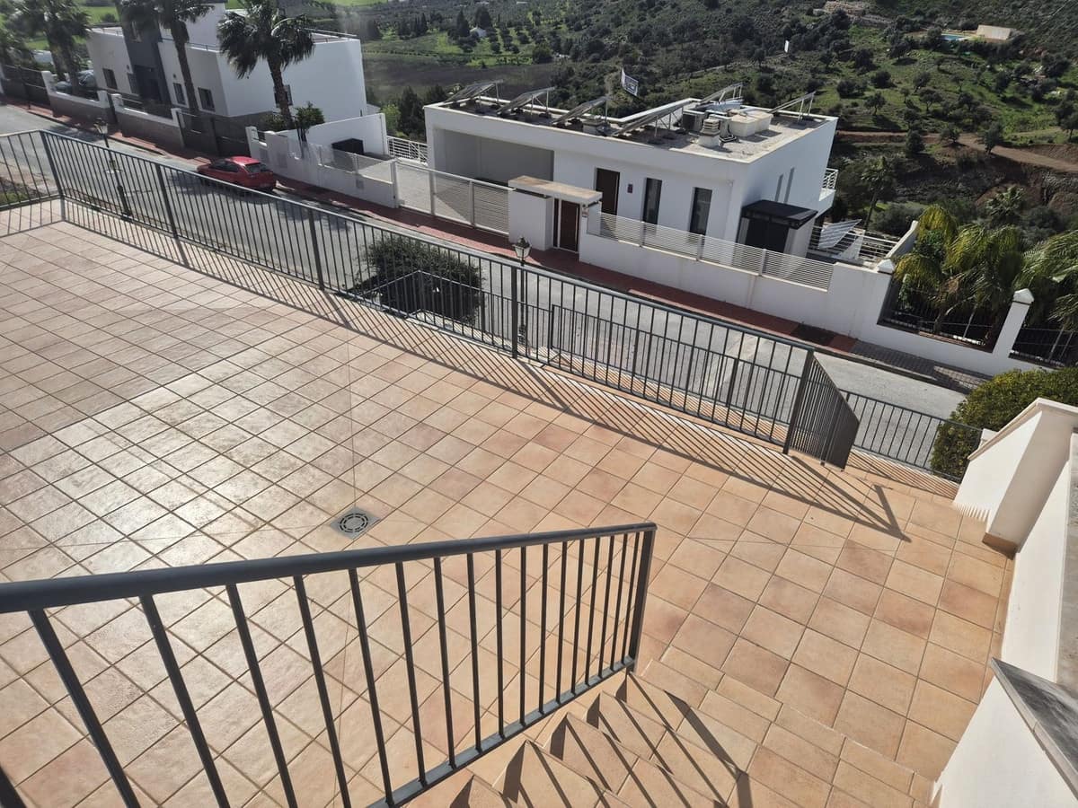 Chalet de 3 habitaciones en Coín en venta con piscina garaje - 475.000 € (Ref: 9656768)