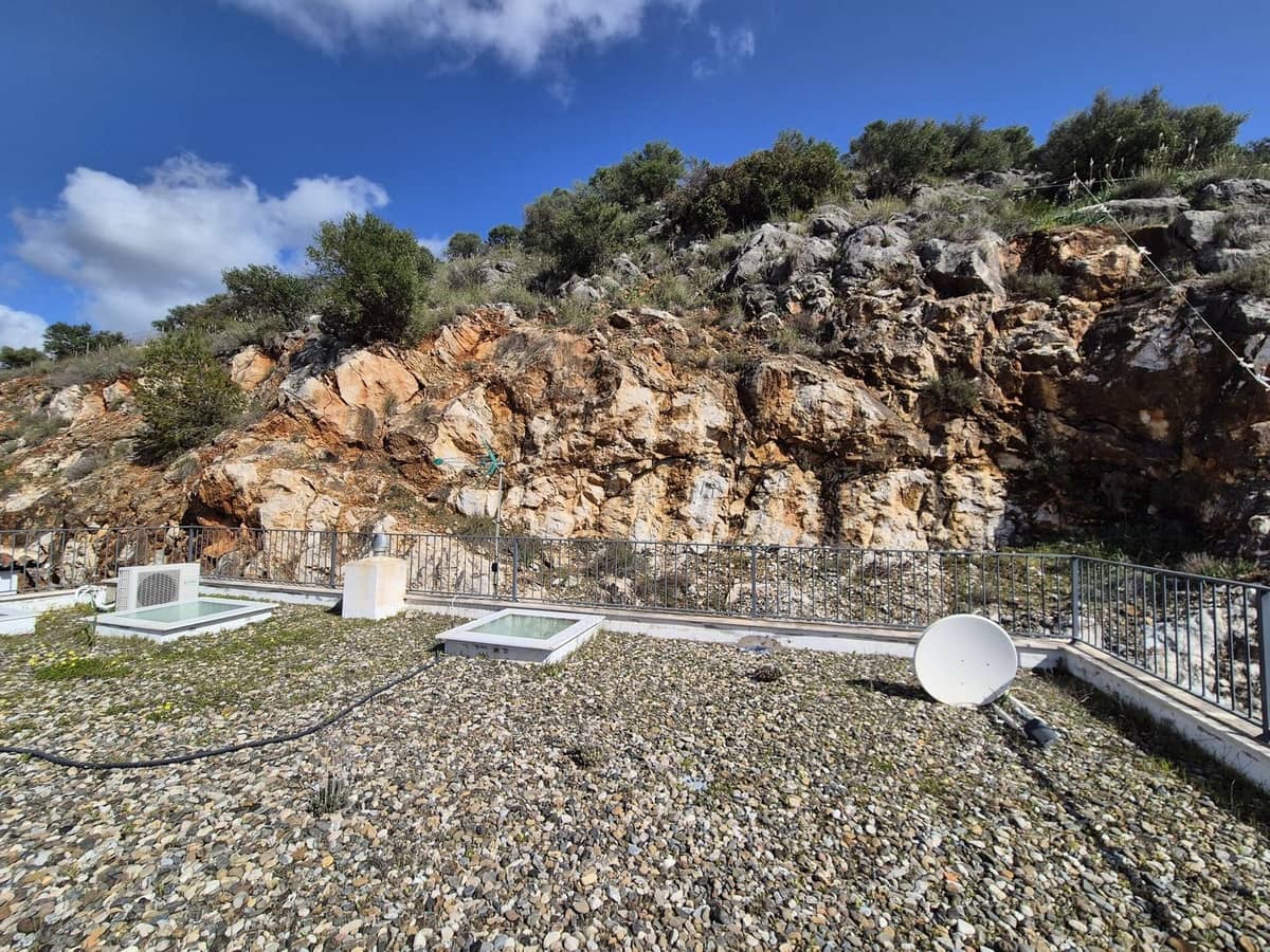 Chalet de 3 habitaciones en Coín en venta con piscina garaje - 475.000 € (Ref: 9656768)