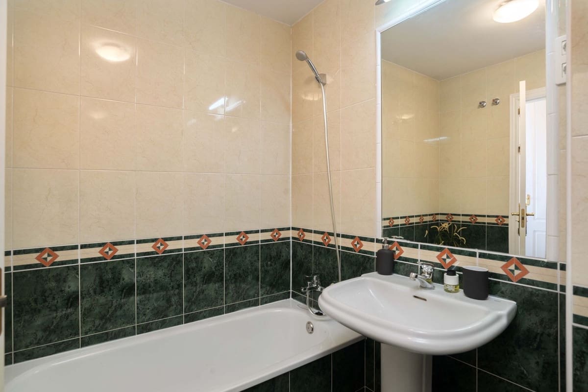 2 Zimmer Apartment zu verkaufen in Alhaurin Golf mit Pool Garage - 299.000 € (Ref: 9667076)