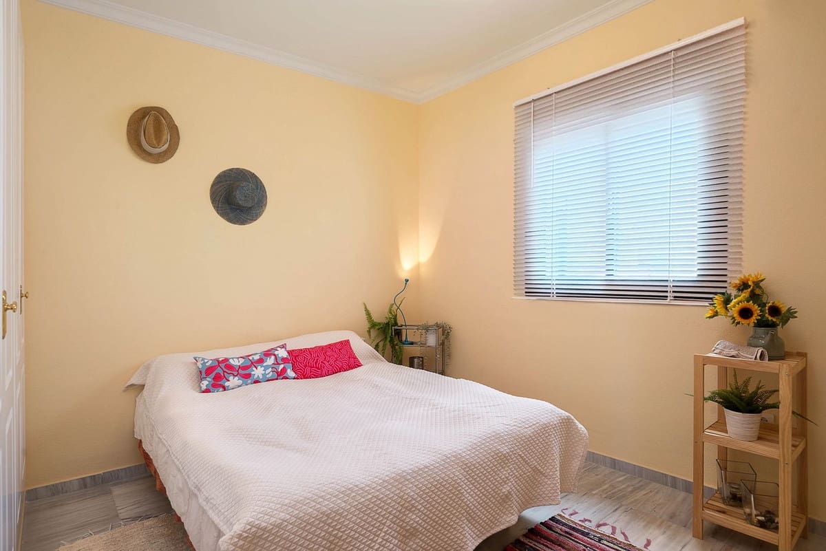 2 bedroom Apartment for sale in Alhaurin Golf with pool garage - € 299,000 (Ref: 9667076)