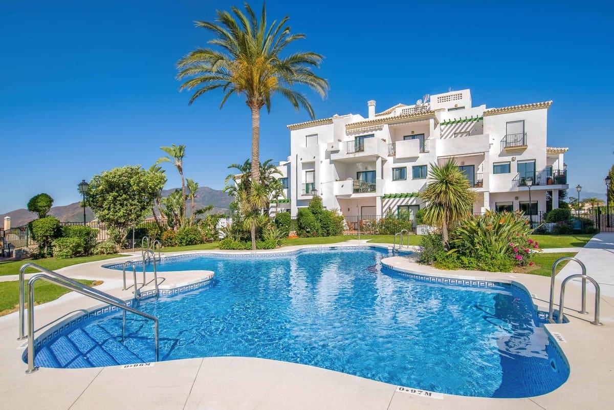 2 bedroom Apartment for sale in Alhaurin Golf with pool garage - € 299,000 (Ref: 9667076)