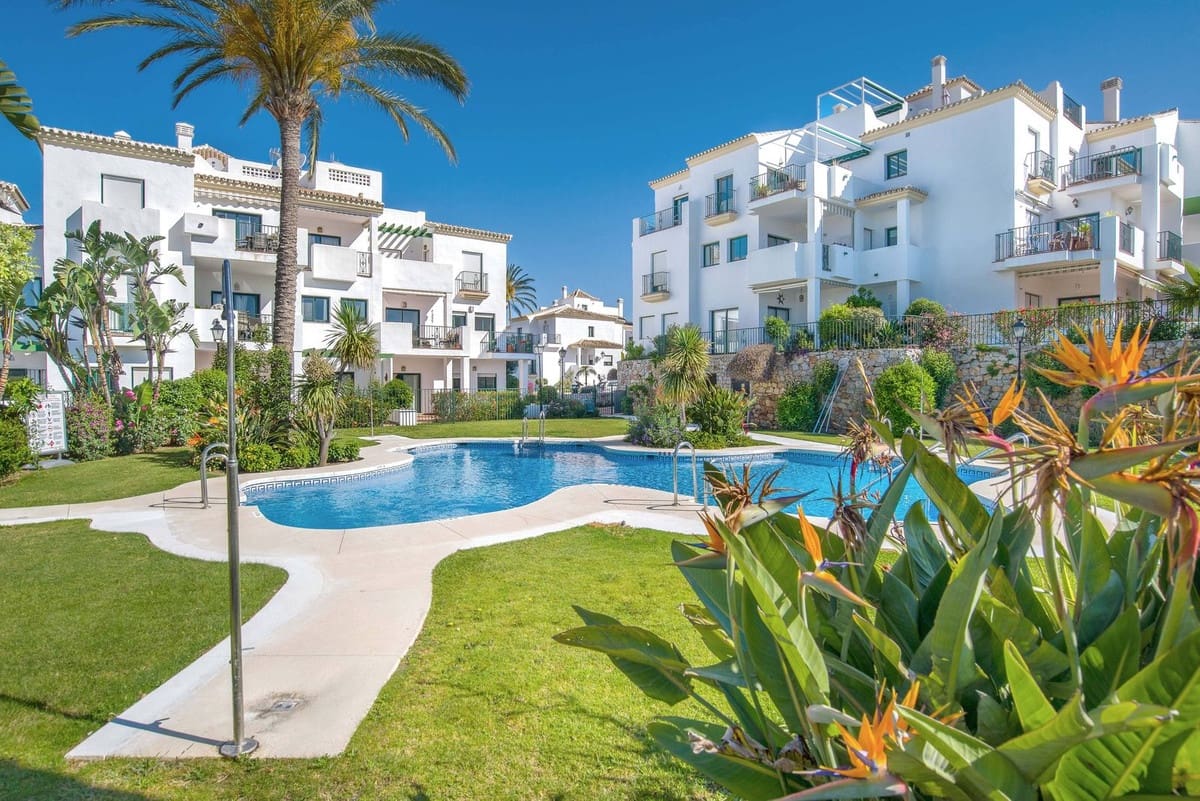 2 bedroom Apartment for sale in Alhaurin Golf with pool garage - € 299,000 (Ref: 9667076)