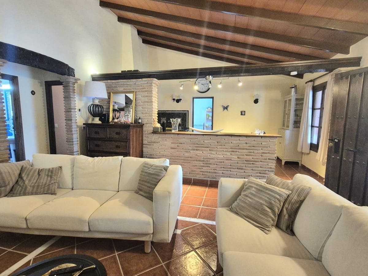 2 bedroom Finca/Country House for sale in Alhaurin el Grande with pool garage - € 365,000 (Ref: 9716672)