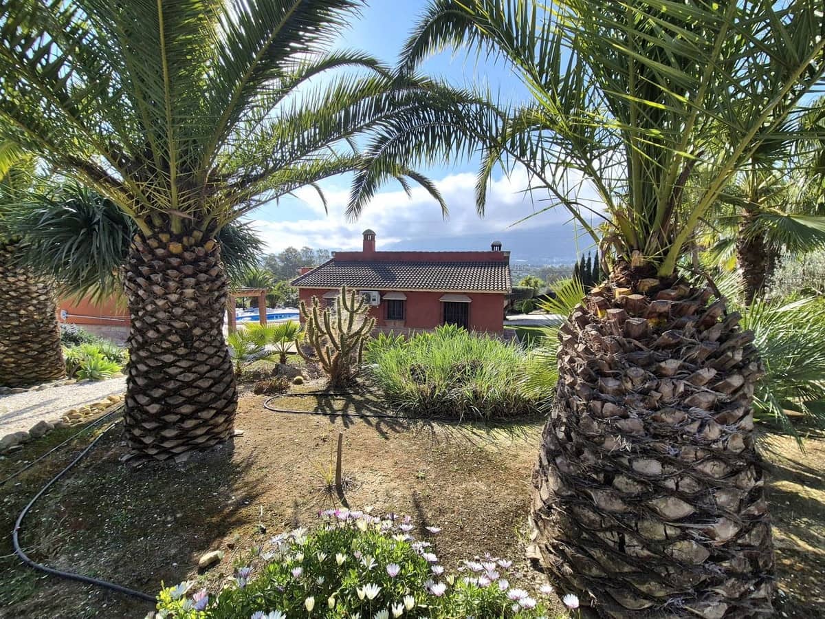 2 bedroom Finca/Country House for sale in Alhaurin el Grande with pool garage - € 365,000 (Ref: 9716672)