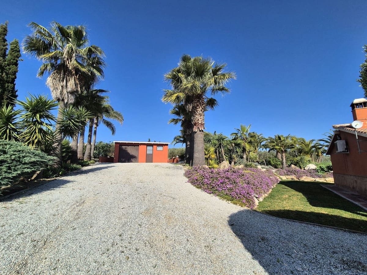 2 bedroom Finca/Country House for sale in Alhaurin el Grande with pool garage - € 365,000 (Ref: 9716672)