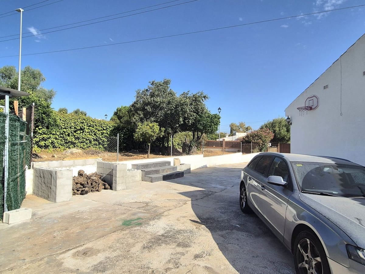 5 bedroom Villa for sale in Alhaurin de la Torre with pool garage - € 500,000 (Ref: 9902641)
