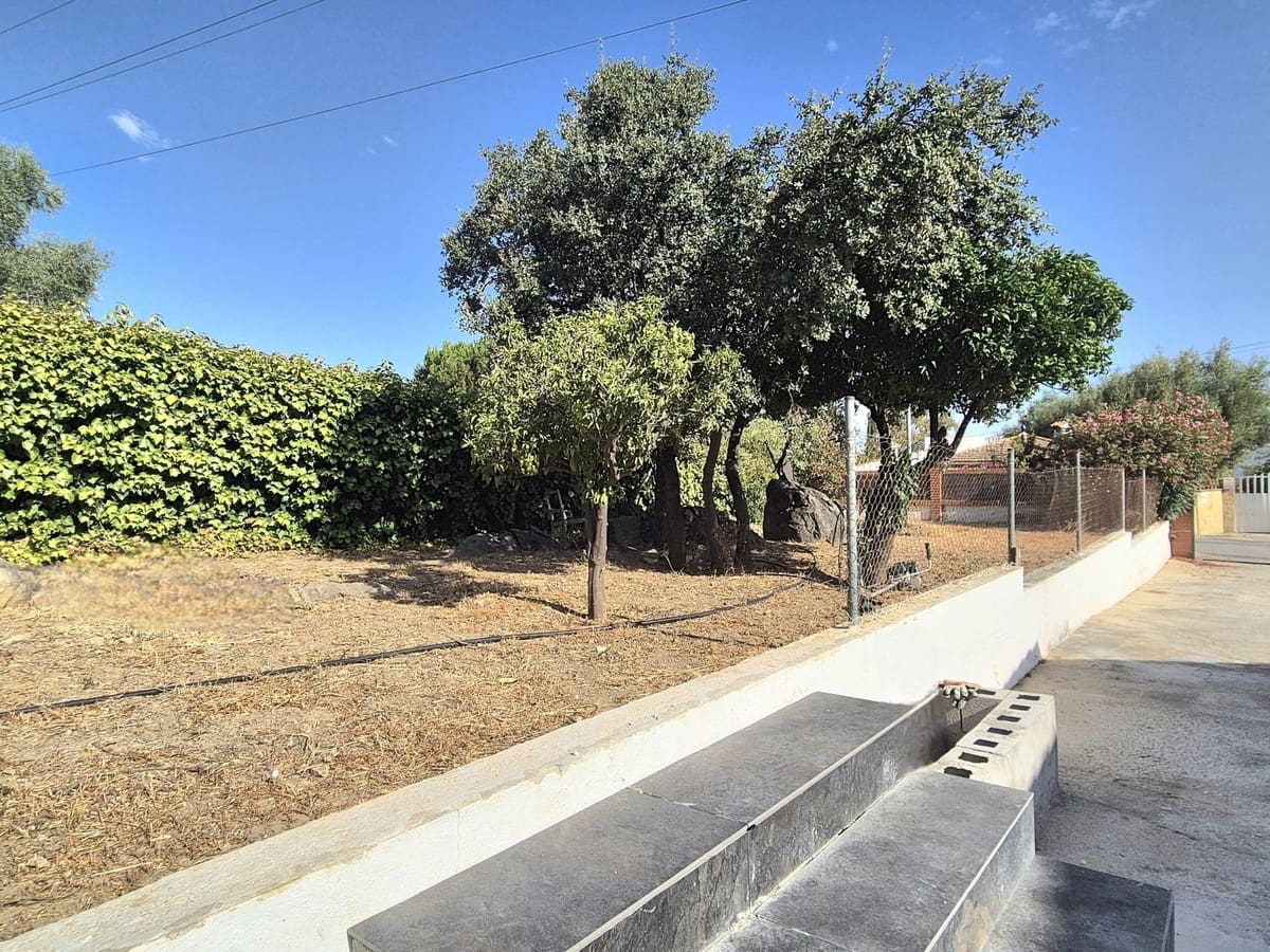 5 bedroom Villa for sale in Alhaurin de la Torre with pool garage - € 500,000 (Ref: 9902641)