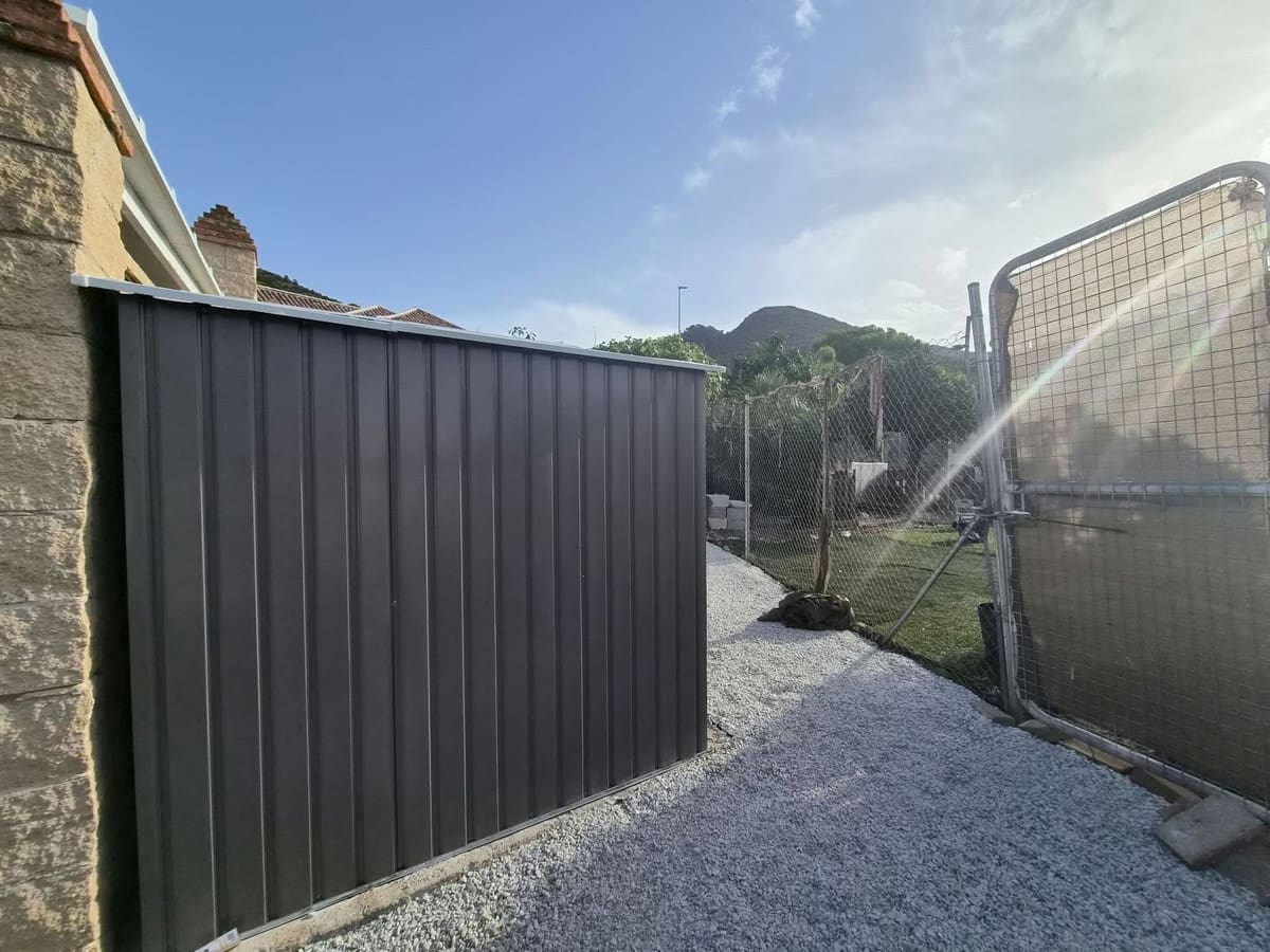 5 bedroom Villa for sale in Alhaurin de la Torre with pool garage - € 500,000 (Ref: 9902641)