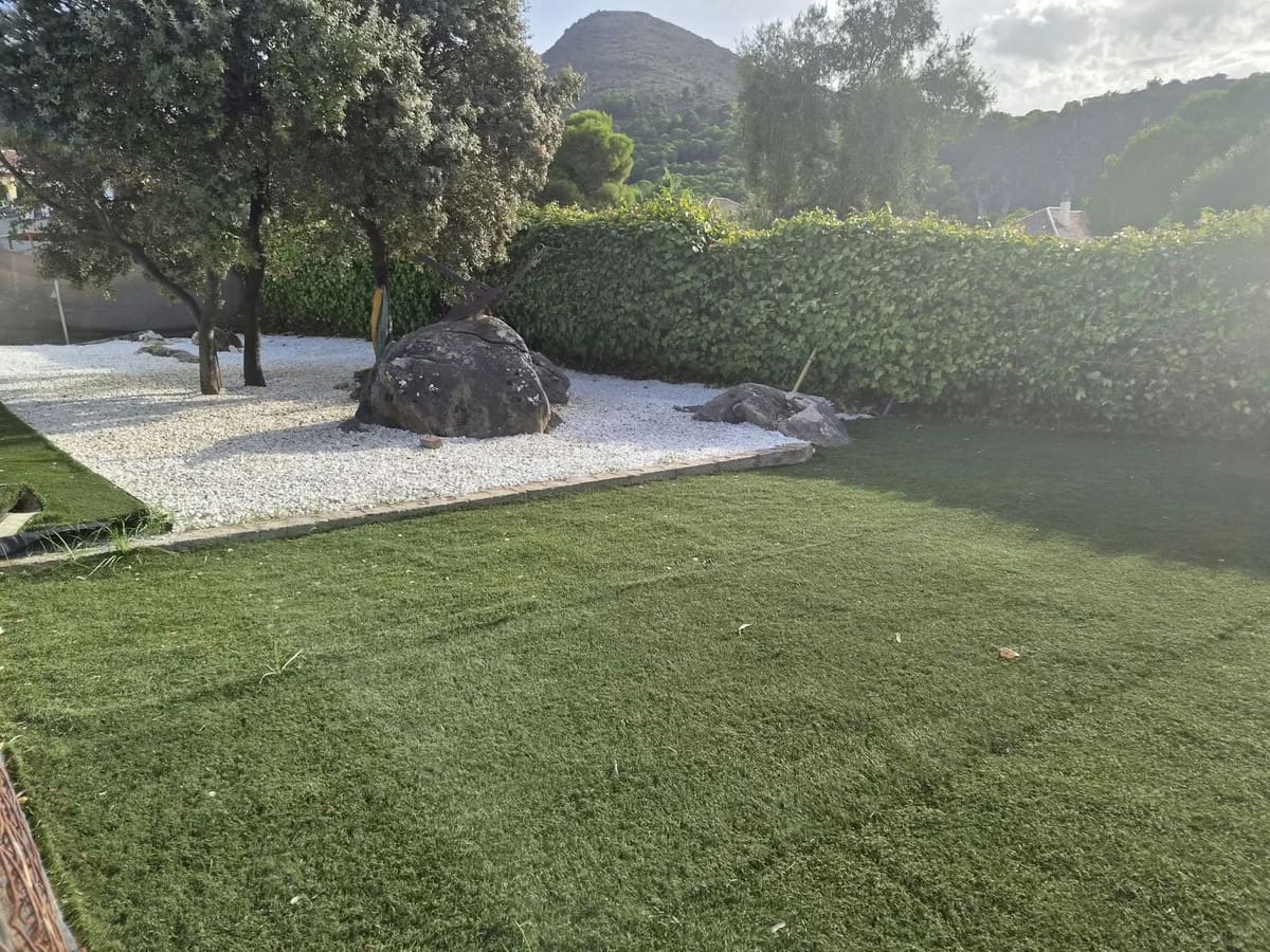 5 bedroom Villa for sale in Alhaurin de la Torre with pool garage - € 500,000 (Ref: 9902641)