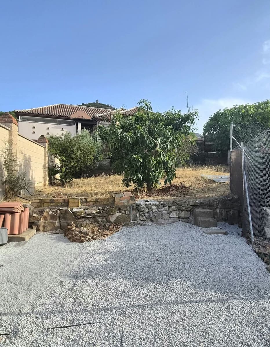 5 bedroom Villa for sale in Alhaurin de la Torre with pool garage - € 500,000 (Ref: 9902641)