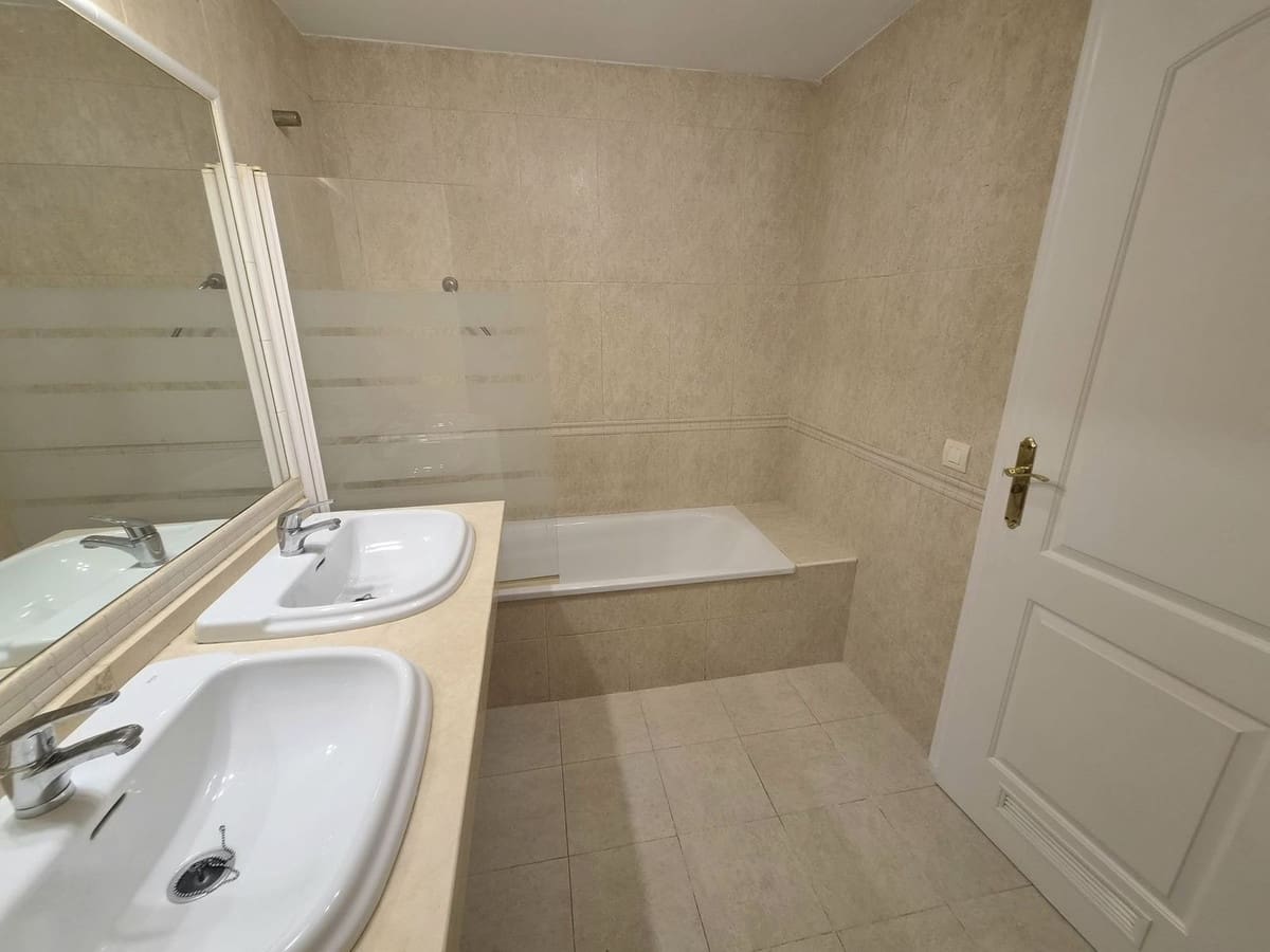 2 quarto Apartamento para venda em Alhaurin Golf com piscina garagem - 260 000 € (Ref: 9909060)