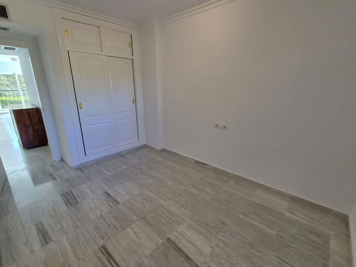 2 quarto Apartamento para venda em Alhaurin Golf com piscina garagem - 260 000 € (Ref: 9909060)