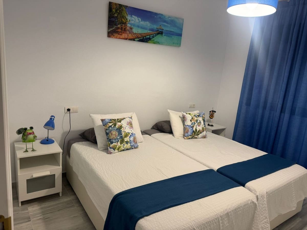 2 makuuhuone Kattohuoneisto vuokrattavana paikassa Alhaurin Golf mukana uima-altaan 
autotalli - 1 250 € (Ref: 9934992)
