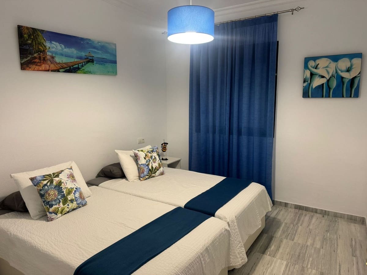 2 makuuhuone Kattohuoneisto vuokrattavana paikassa Alhaurin Golf mukana uima-altaan 
autotalli - 1 250 € (Ref: 9934992)