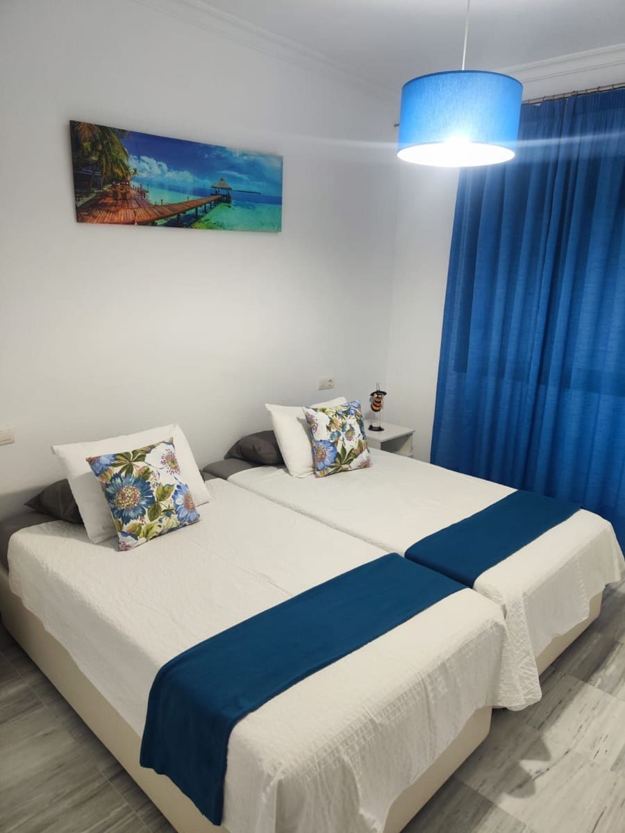 2 makuuhuone Kattohuoneisto vuokrattavana paikassa Alhaurin Golf mukana uima-altaan 
autotalli - 1 250 € (Ref: 9934992)