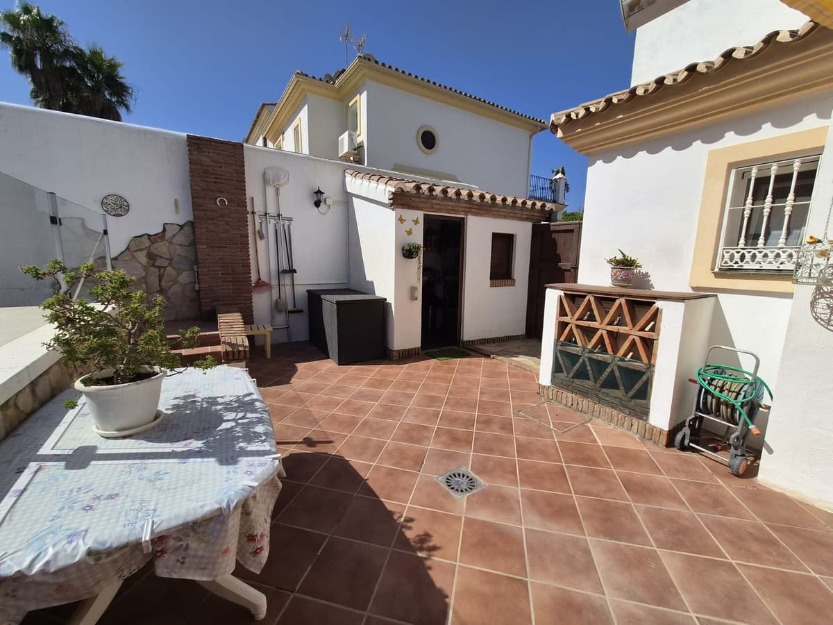 3 quarto Moradia Geminada para venda em Alhaurin Golf com piscina garagem - 499 000 € (Ref: 9948568)