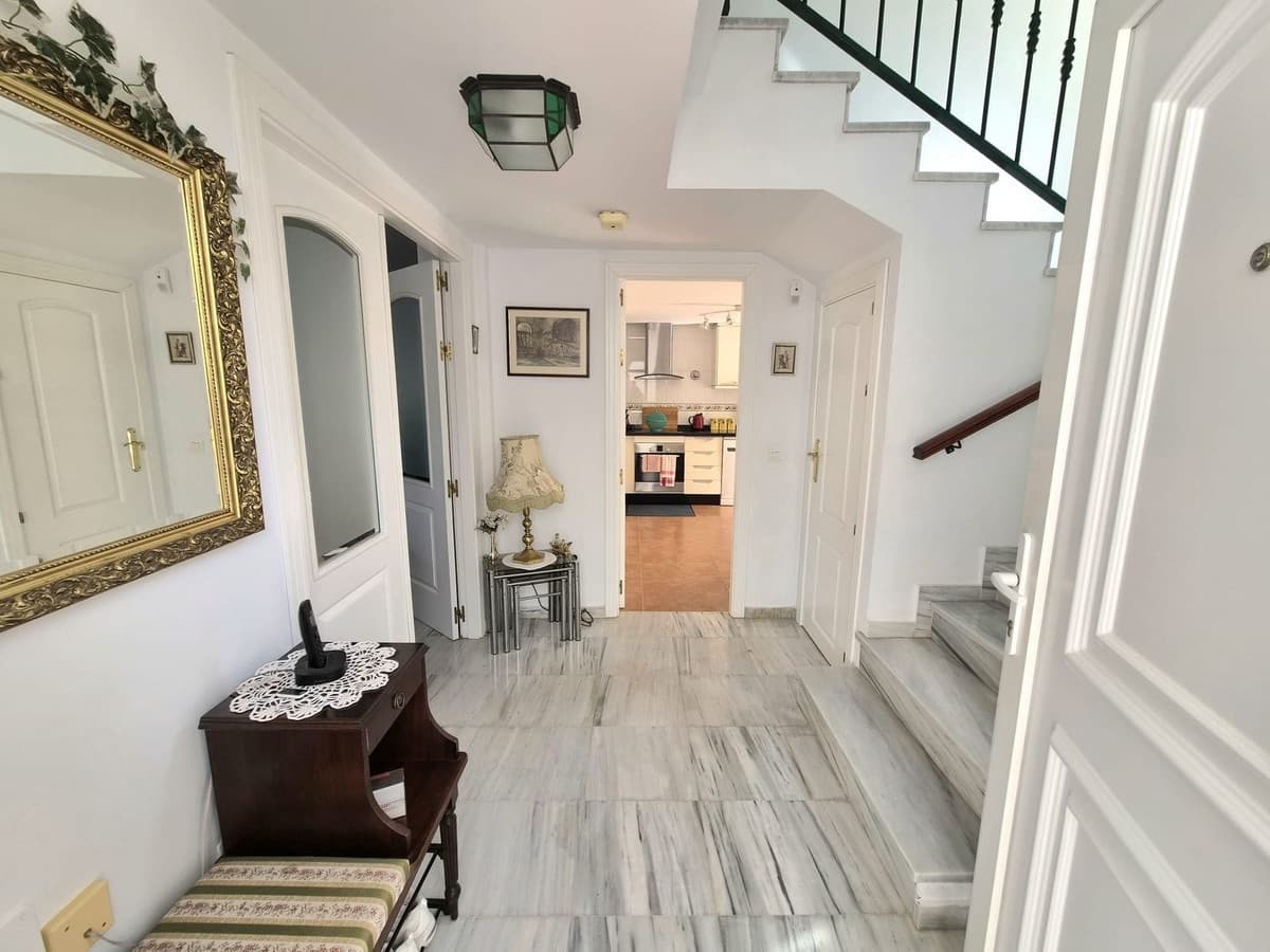 3 quarto Moradia Geminada para venda em Alhaurin Golf com piscina garagem - 499 000 € (Ref: 9948568)