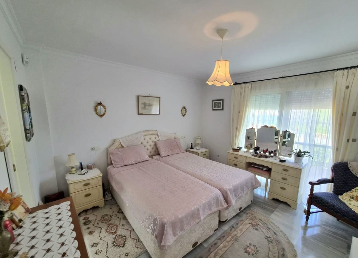 3 quarto Moradia Geminada para venda em Alhaurin Golf com piscina garagem - 499 000 € (Ref: 9948568)