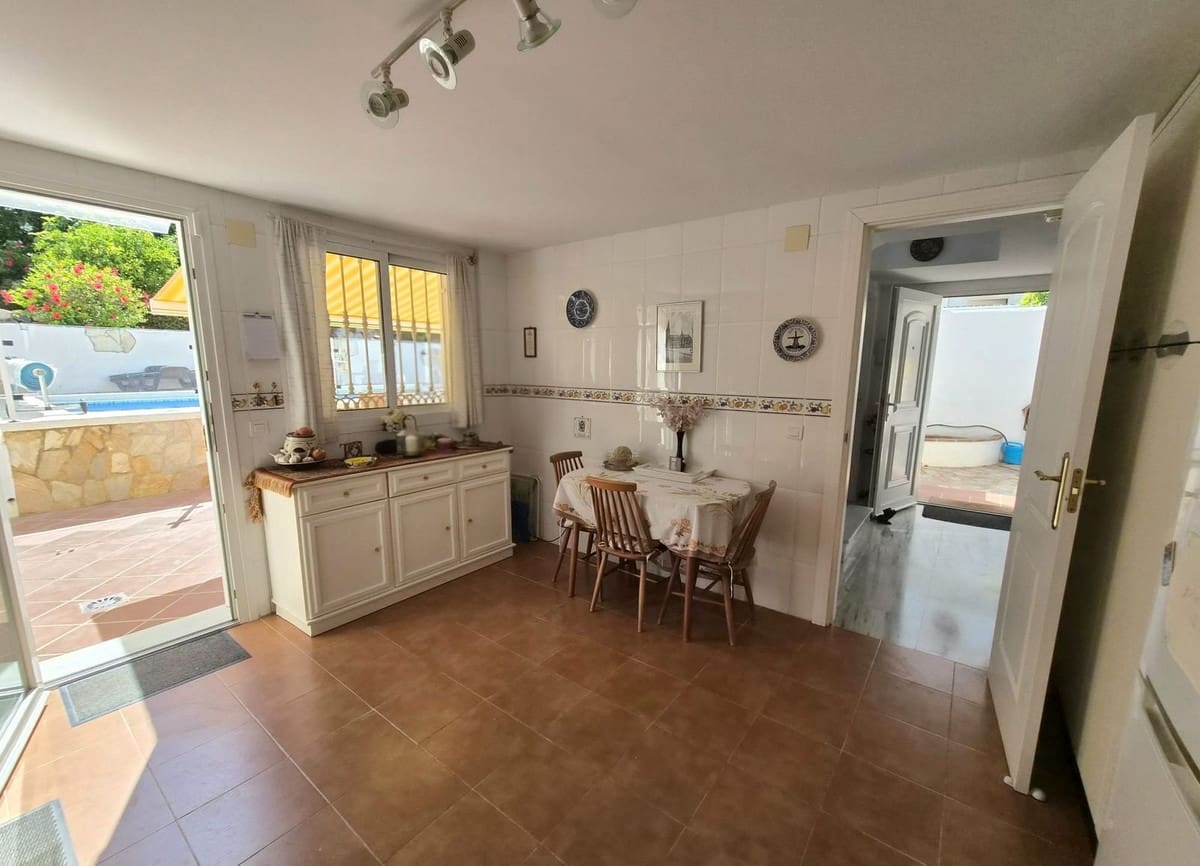 3 quarto Moradia Geminada para venda em Alhaurin Golf com piscina garagem - 499 000 € (Ref: 9948568)