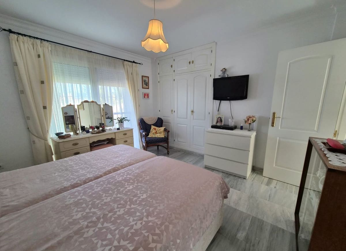 3 quarto Moradia Geminada para venda em Alhaurin Golf com piscina garagem - 499 000 € (Ref: 9948568)