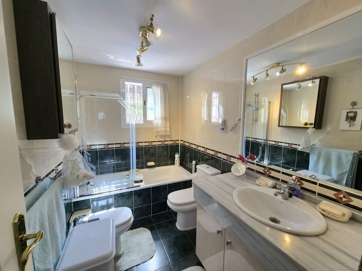 3 quarto Moradia Geminada para venda em Alhaurin Golf com piscina garagem - 499 000 € (Ref: 9948568)